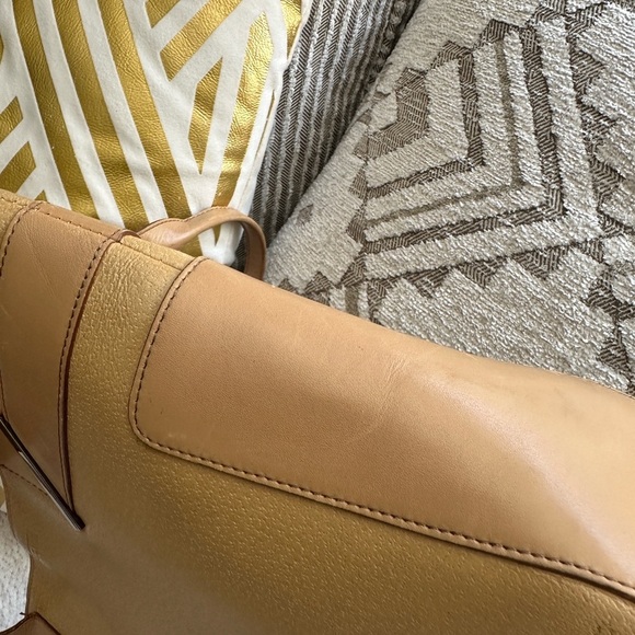 Authentic Gucci leather tote bag with handles. - Picture 4 of 10